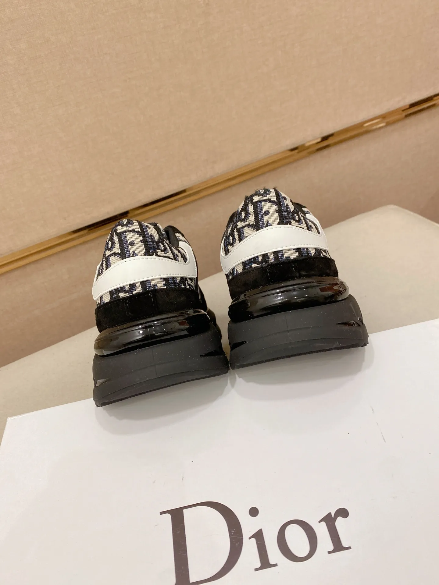 Men's shoes💰 462💰🇮🇹🇮🇹Dior d The new model is on sale at the same time at the counter. The upper 🇮🇹 is imported Italian first-layer cowhide, and the lining is fully imported sheepskin 💪💪. It is a complete 1⃣️ to 1⃣️ replica 🇮🇹💪💪, ⚠ Sole: The original sole is specially provided by the original factory. The exclusive movable molded sole is super comfortable. ⚠Original factory single goods, 🔍🔍high quality, you can enter and leave the counter at will, welcome to compare⚠. Code number:38-44